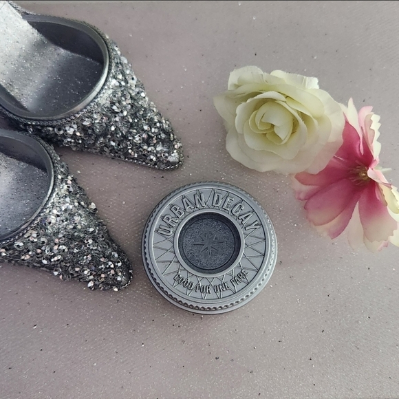 Urban Decay Other - 🌟 HOST PICK 🌟 STRIP 💎 Urban Decay Eyeshadow DISCONTINUED